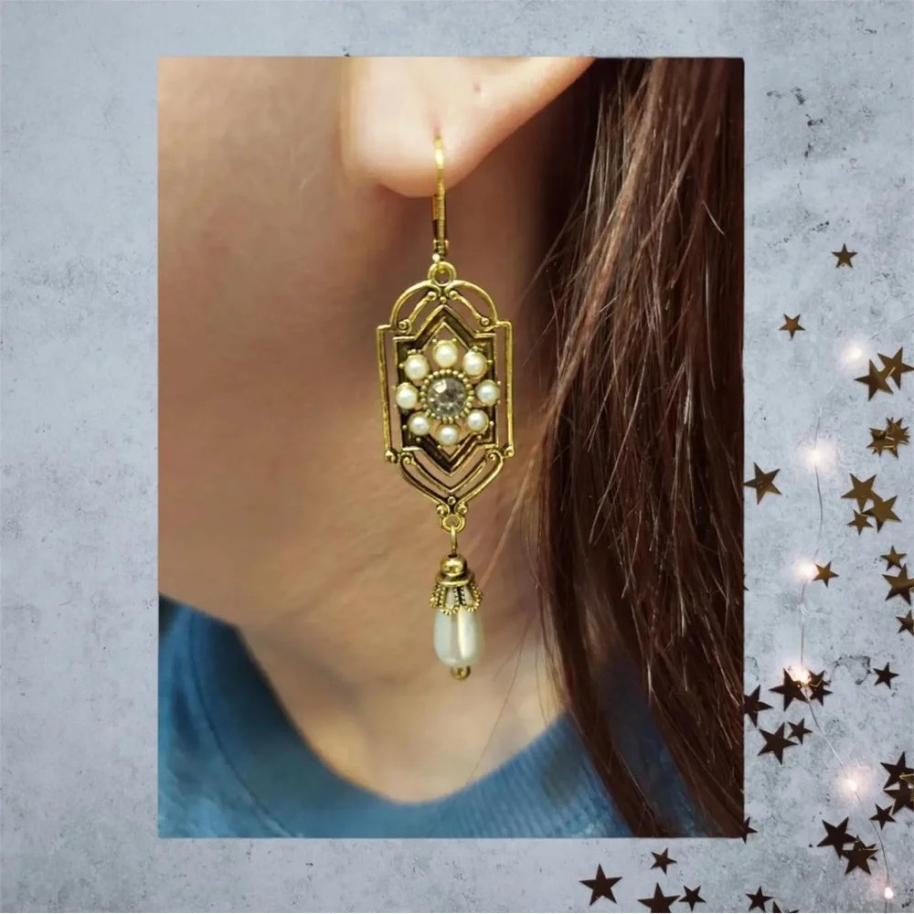 - 💋Vintage Style Antique Gold Floral drop dangle earrings